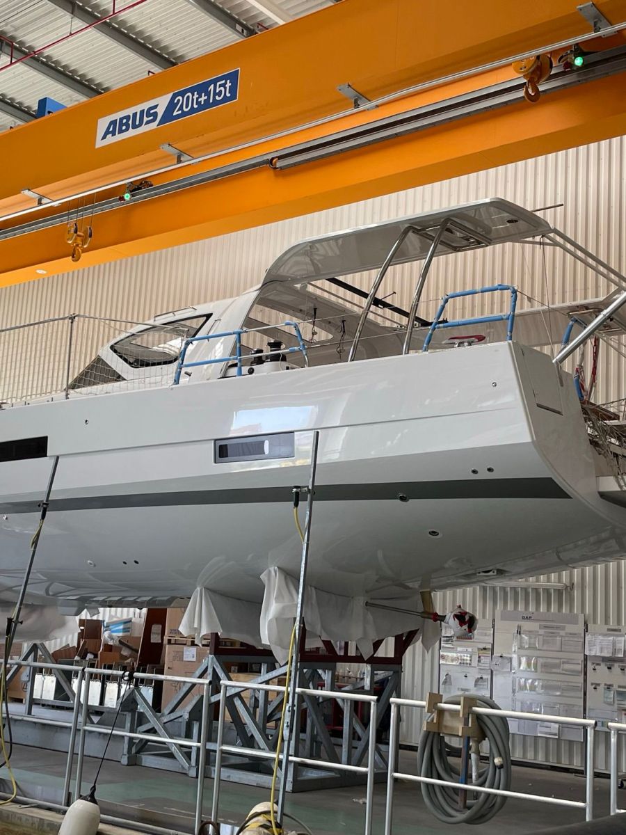 Standard White hard roof – Jeanneau 55&nbsp;Yacht